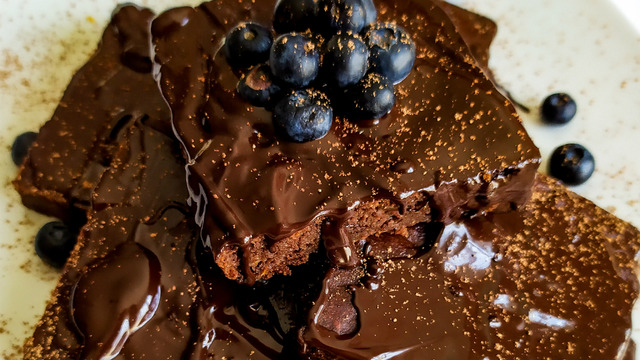 Rafine Şekersiz: Tahin Pekmezli Brownie