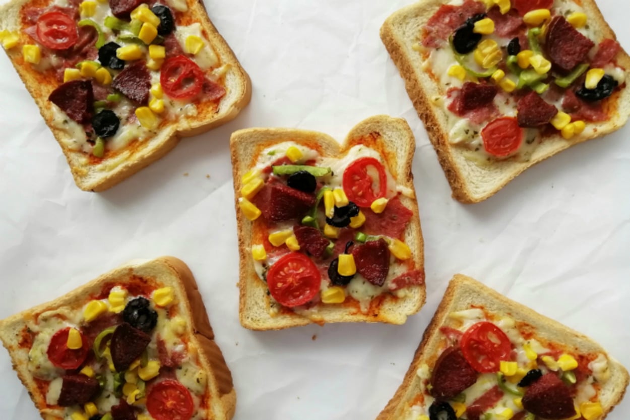 Zamanı Olmayanlara: Kolay Ekmek Pizza