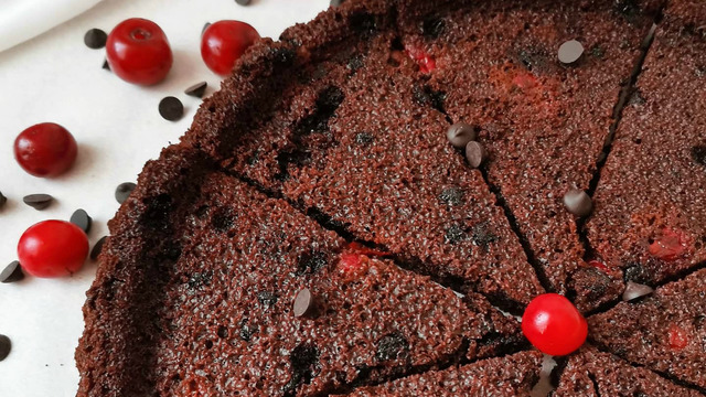 Tatların Uyumu Baş Döndürür: Vişneli Brownie Kek