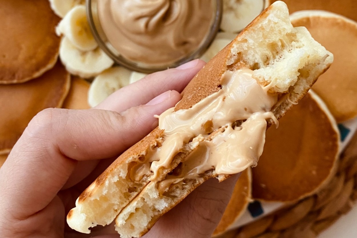 Güne Tatlı Başlangıç: Fındık Ezmesi Dolgulu Pancake