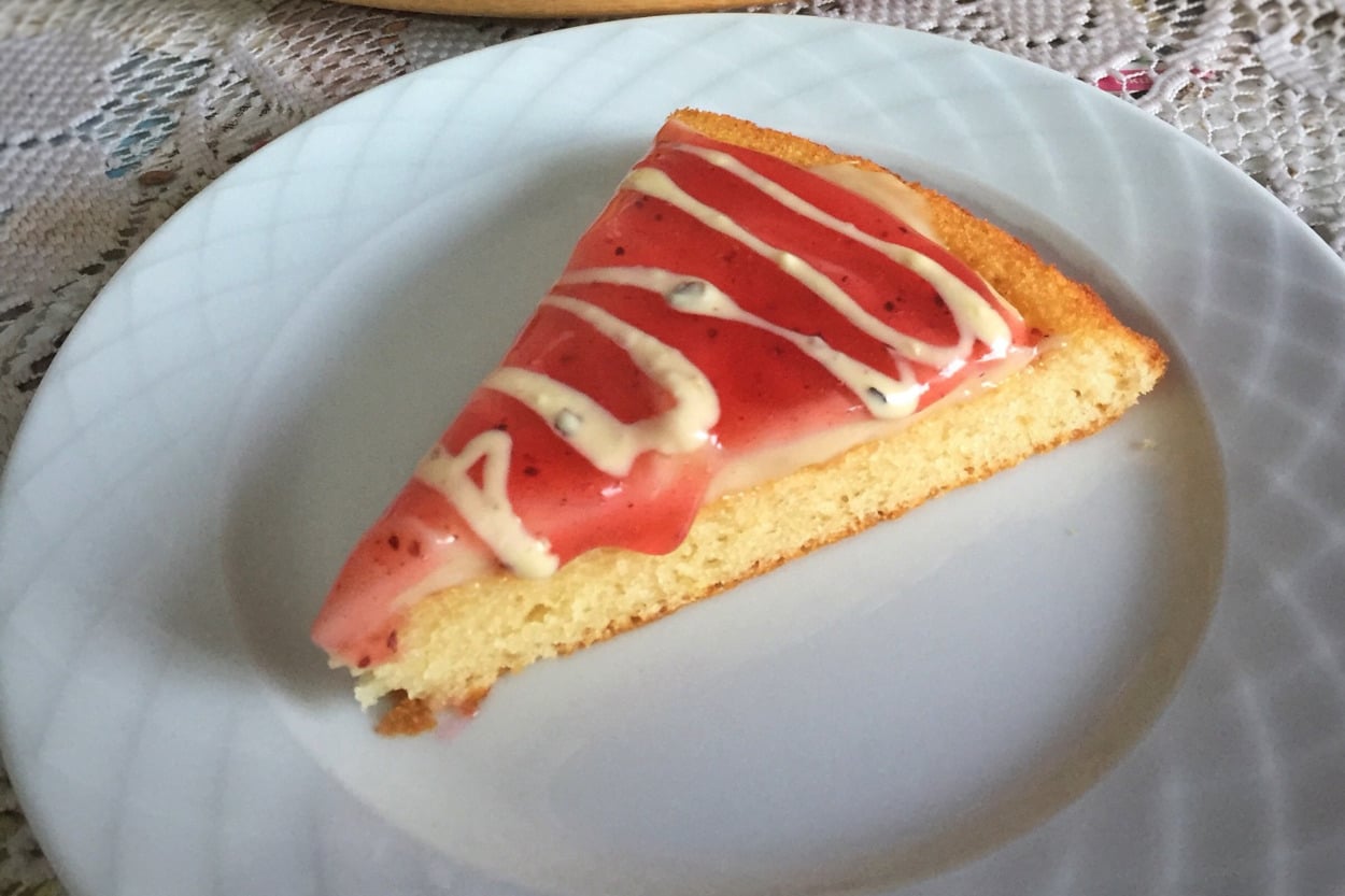 Yumuşacık Keki ve Enfes Sosuyla: Orman Meyveli Tart Kek