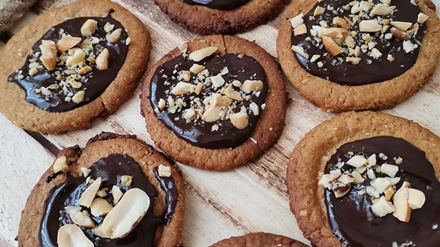 Çayın Yanına: Çikolata Kaplı Fit Bisküvi