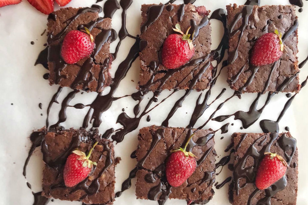 Parmaklarını Yersin: Çilekli Fit Brownie