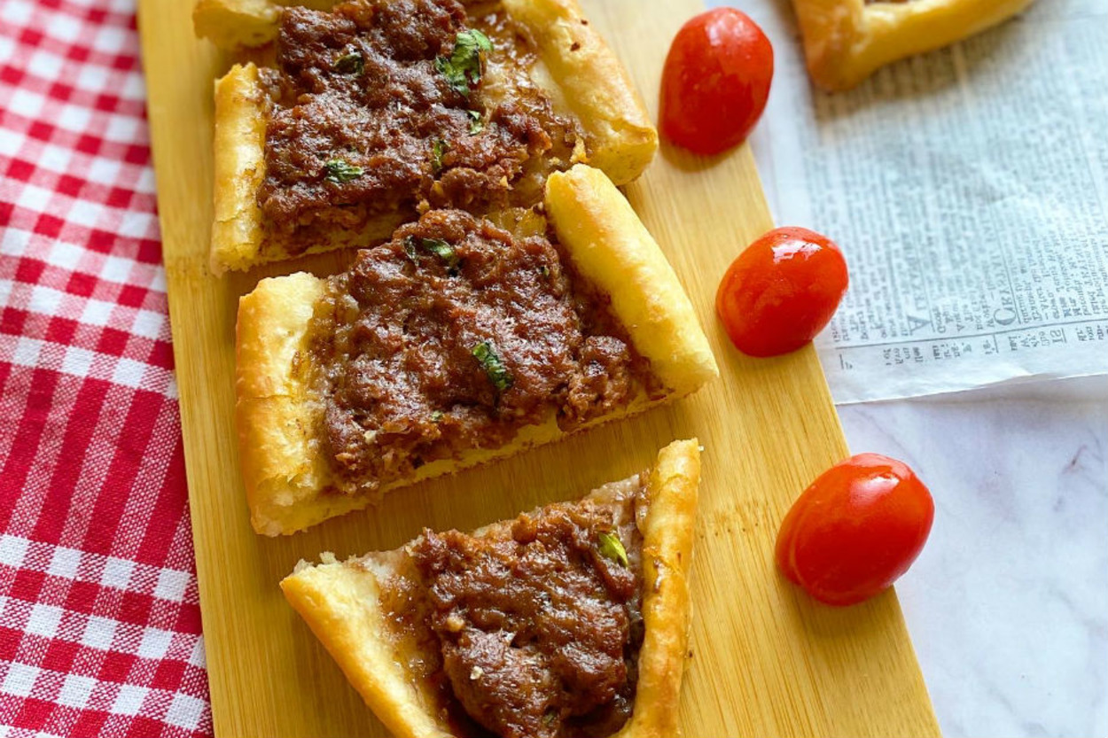 Dışardakileri Aratmayacak: Ev Pidesi