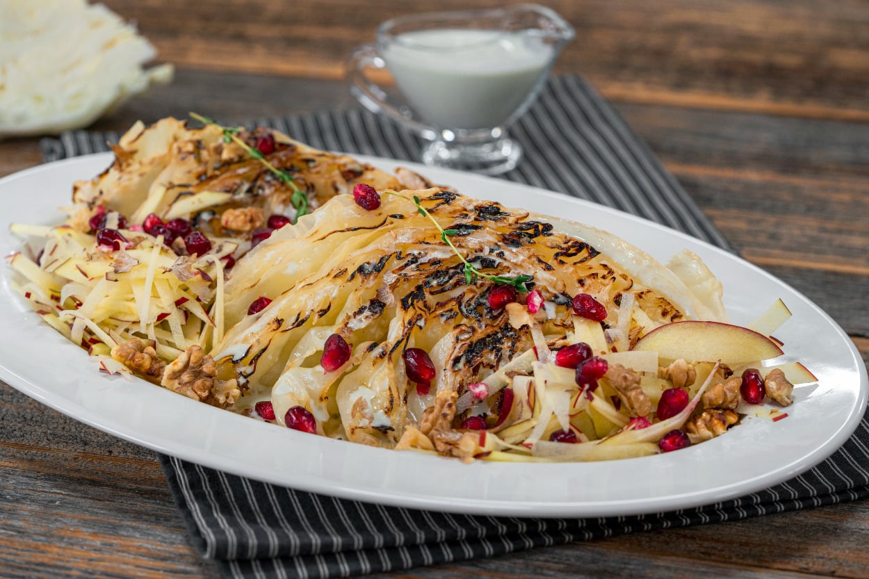 Rokfor Sosuyla: Izgara Lahana Salatası