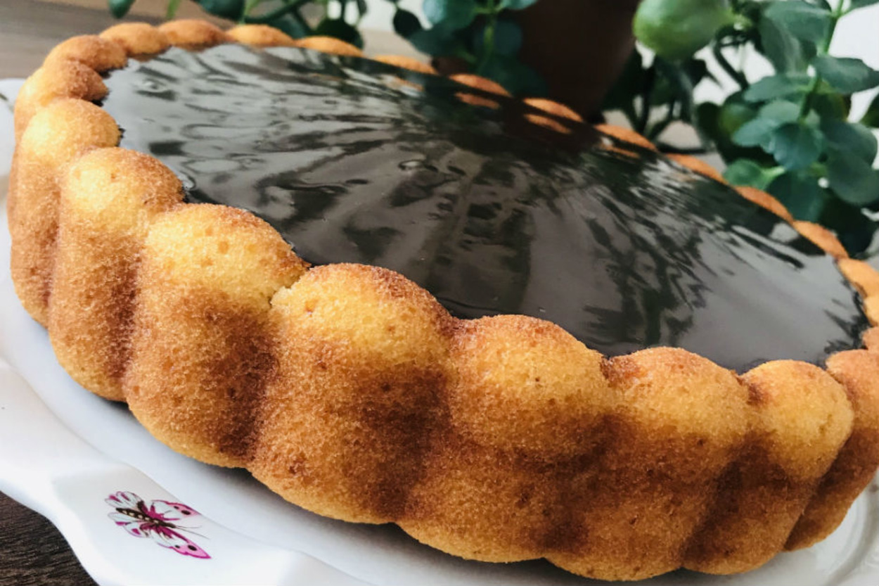 Islak Kek Sevenlere: Bol Çikolata Soslu Tart Kek