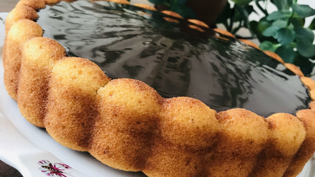Islak Kek Sevenlere: Bol Çikolata Soslu Tart Kek