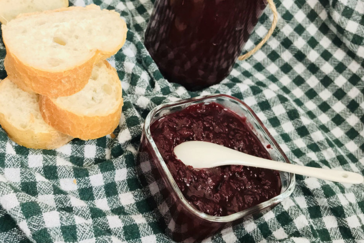 Kahvaltı Sofralarına: Vişne Marmelatı