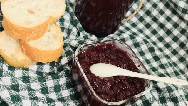 Kahvaltı Sofralarına: Vişne Marmelatı