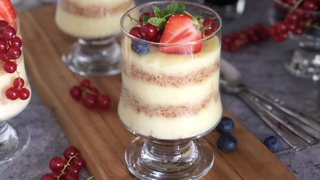 Her Kaşığı Lezzet Dolu: Bardakta Kadayıflı Muhallebi
