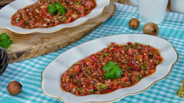 Lokantalardakini Aratmaz: Ezme Salata