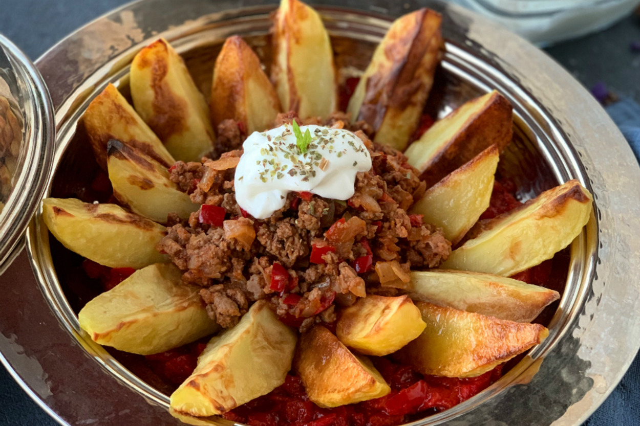Eskileri Unutturur: Kıymalı Fırın Patates