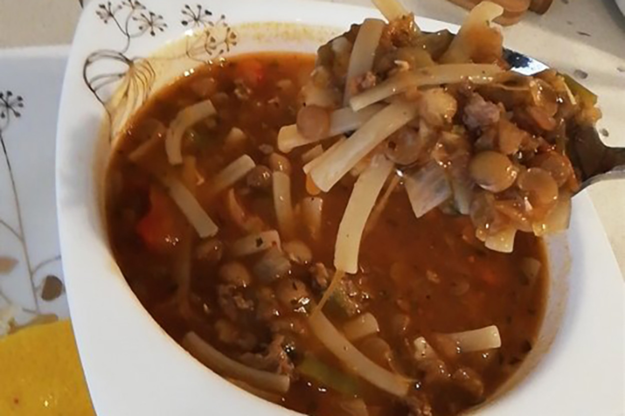 Vitamin Dolu: Erişteli Yeşil Mercimek Çorbası