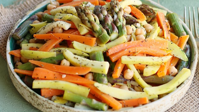 Çabucak Hazır: Kuşkonmaz Salatası
