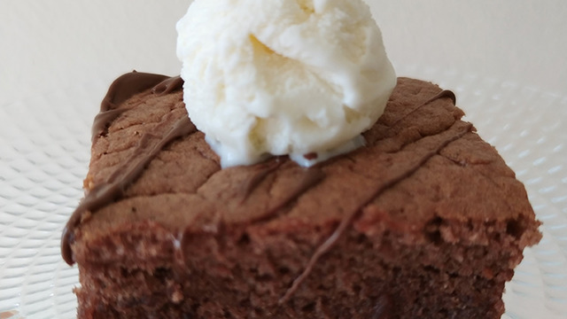 Brownie Tadında: Cevizli ve Kakaolu Kek
