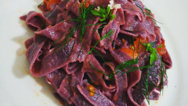 Makarnada Devrim Yapmak İsteyenlere: Ev Yapımı Mor Fettuccine