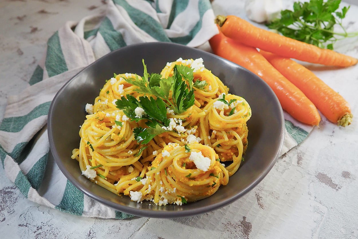 Bolonezden Rol Çalar: Havuç Soslu Spagetti