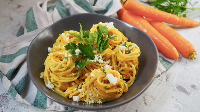 Bolonezden Rol Çalar: Havuç Soslu Spagetti