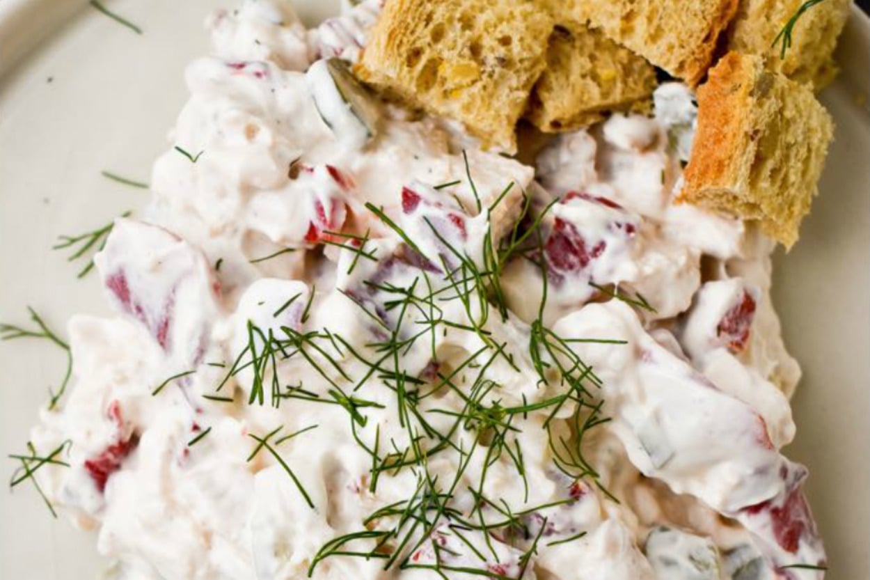 Sofralar Şenlenir: Tavuklu Köz Biberli Salata