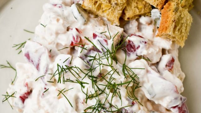Sofralar Şenlenir: Tavuklu Köz Biberli Salata