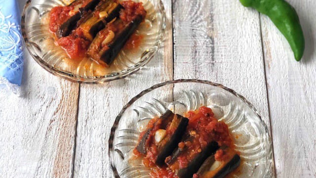 Enfes Sosuyla: Sarımsaklı Patlıcan Yemeği