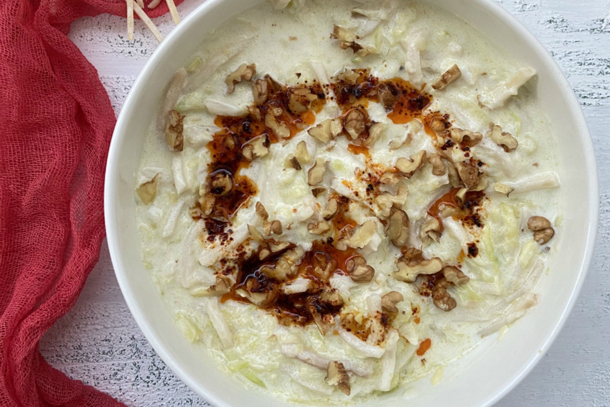İster Salata İster Öğün: Erişteli Kabak Salatası