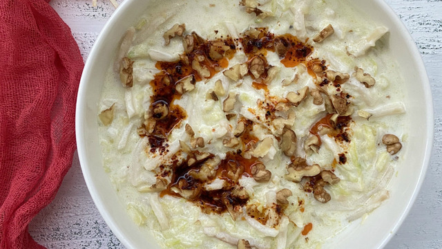 İster Salata İster Öğün: Erişteli Kabak Salatası