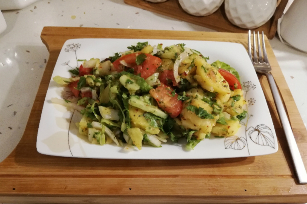 Günlerin Vazgeçilmezi: Patates Salatası