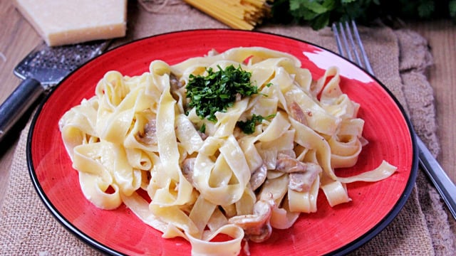 Şef Kıskandıran Tarif: Mantarlı Peynirli Fettucini