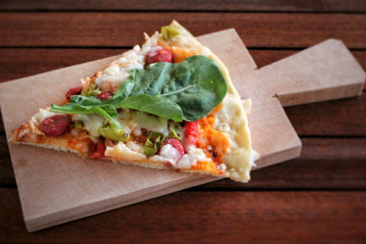 Ege Esintili: Zeytinyağlı ve Tulum Peynirli Pizza