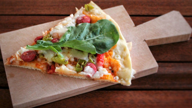 Ege Esintili: Zeytinyağlı ve Tulum Peynirli Pizza