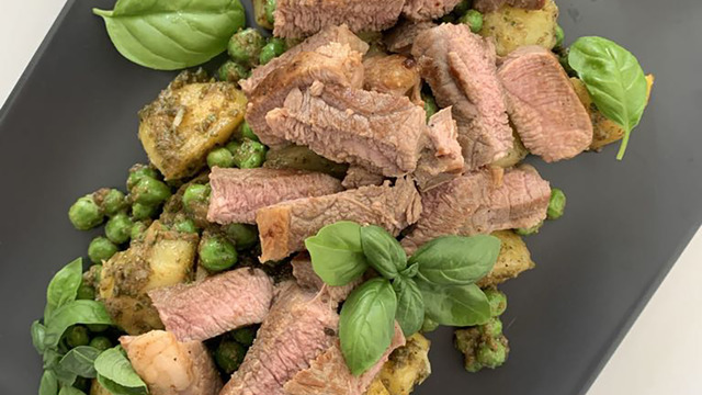 Sotelenmiş Patates ve Bezelye Eşliğinde: Kuzu Bonfile