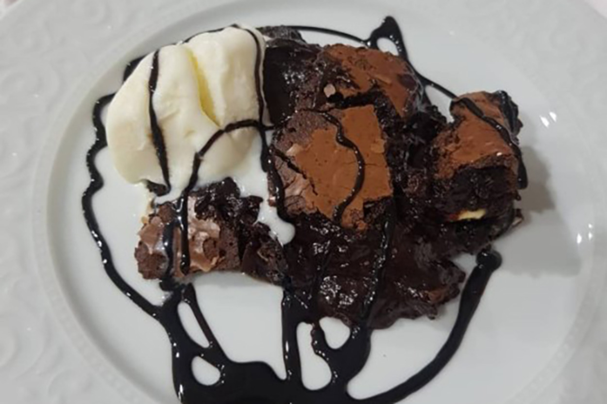 İçi Yumuşak Dışı Çıtır: Beyaz Çikolatalı Brownie Rüyası