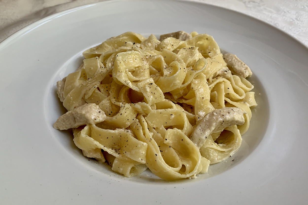 Farklı ve Lezzetli: Tavuklu Fettucine Alfredo