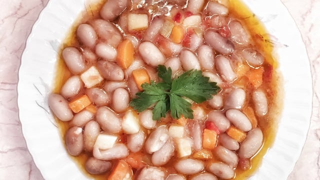 Besleyici ve Enfes: Zeytinyağlı Barbunya