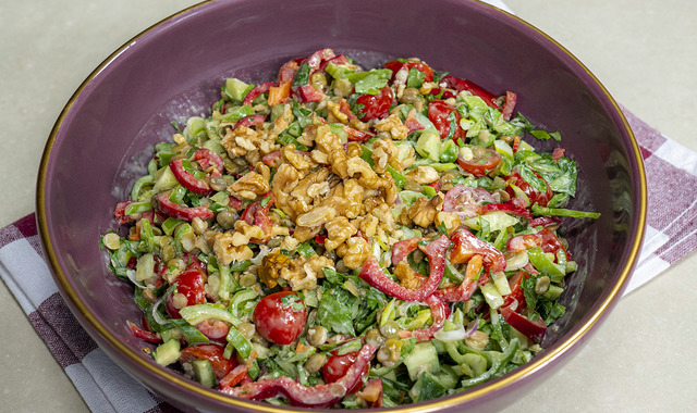 Pratik ve Leziz: Tahin Soslu Mercimek Salatası