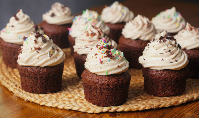 Pratik ve Tam Ölçülü: Kahveli Kolay Cupcake
