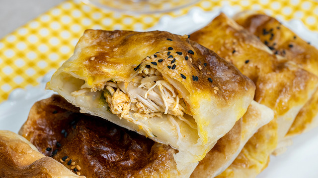 Lezzeti Tavuktan Gelir: Tavuklu Börek