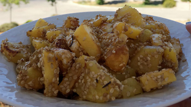 Birkaç Malzemeyle Hemen Hazır: Sütlü Susamlı Patates