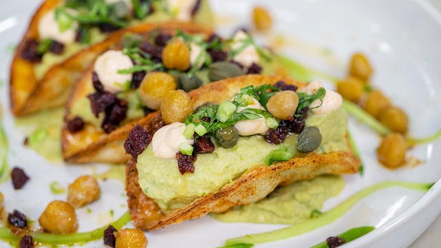 Çıtır Çıtır: Fesleğenli Sucuklu Humus Taco