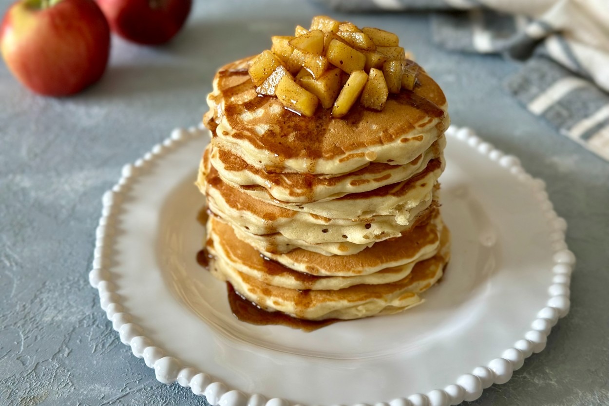 Sosu Ayrı Güzel: Elmalı Pancake