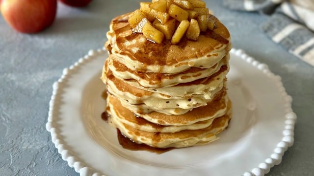 Sosu Ayrı Güzel: Elmalı Pancake
