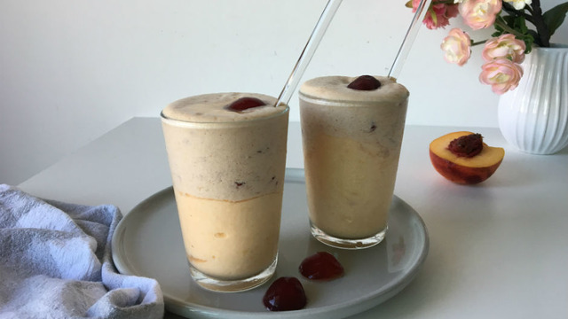 Yaz Serinliği: Şeftali ve Kirazlı Smoothie
