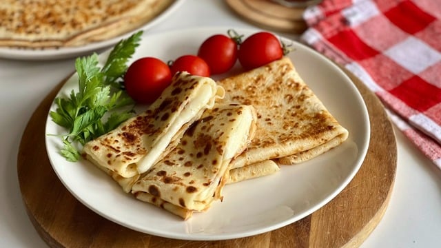 Kahvaltılara Sıcacık Dokunuş: Kaşarlı Krep
