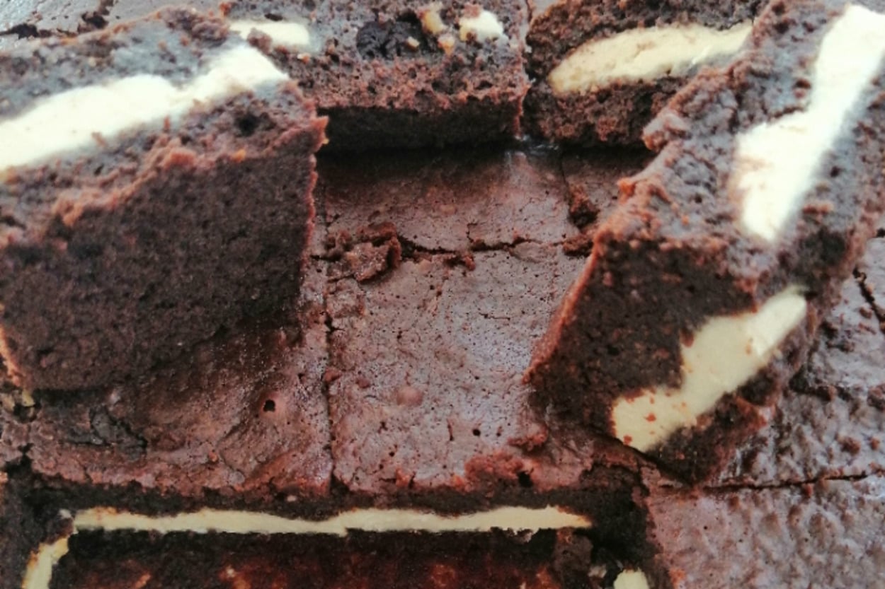 Tadı Damakta Kalacak: Beyaz Çikolatalı Lokmalık Brownie