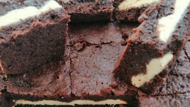 Tadı Damakta Kalacak: Beyaz Çikolatalı Lokmalık Brownie