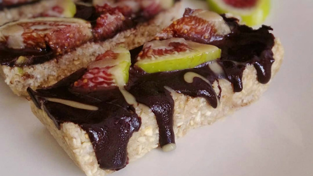 Pişmeden Hazırlanır: Tahinli İncirli Fit Bar