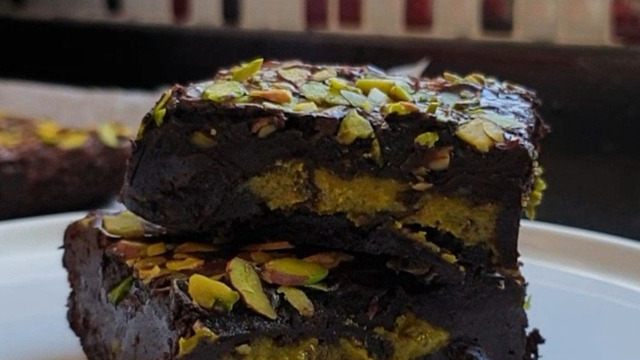 Kalori Bombası: Antep Fıstığı Ezmeli Brownie