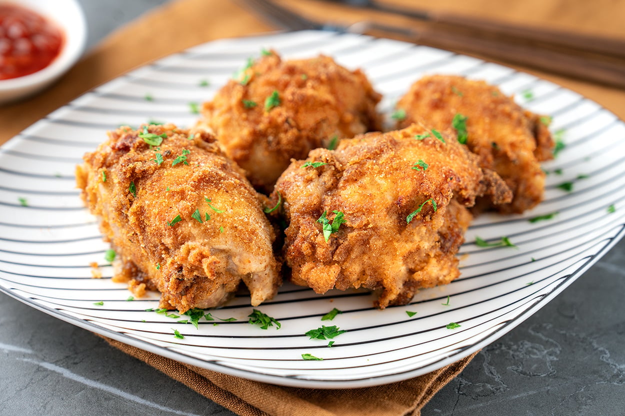 Mayonezle Kaplanır: Airfryer'da Çıtır Tavuk