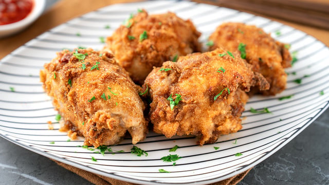 Mayonezle Kaplanır: Airfryer'da Çıtır Tavuk